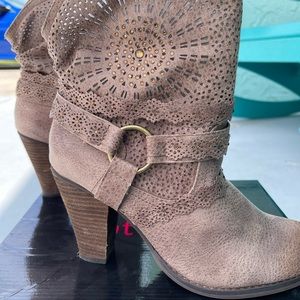 Not Rated Boots~Size 8~Worn a Few Times